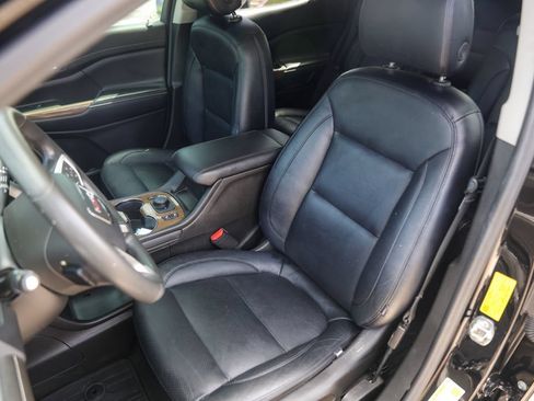 Used 2022 GMC Acadia SLE w/ Driver Convenience Package FWD image 10