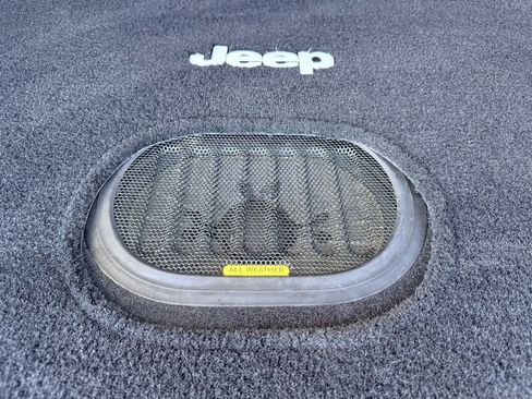 Used 2015 Jeep Wrangler Unlimited Sahara w/ Connectivity Group image 33