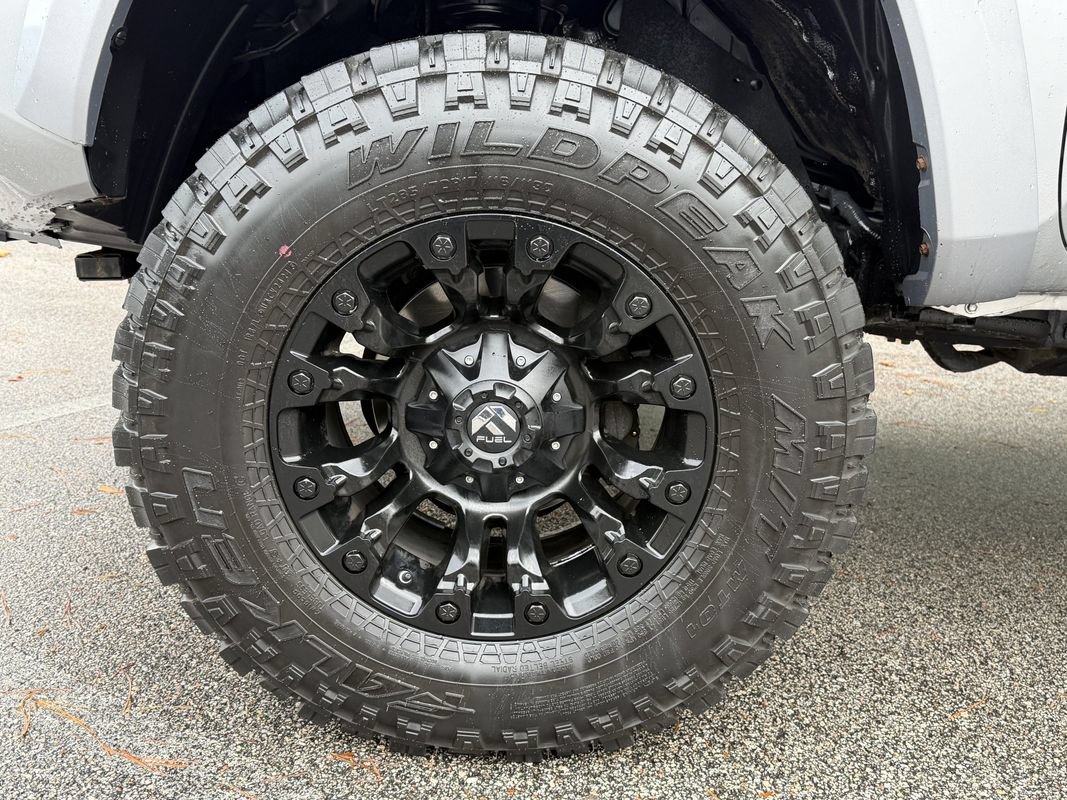 Used 2017 Toyota Tacoma SR5 w/ Tow Package AWD/4WD image 5