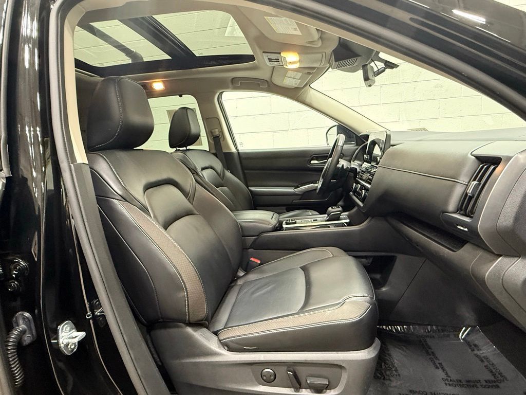 Used 2023 Nissan Pathfinder SL w/ SL Premium Package AWD/4WD image 39