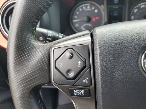 Used 2017 Toyota Tacoma TRD Sport w/ Premium & Technology Package image 24