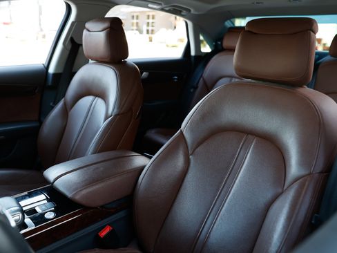 Used 2014 Audi A8 L TDI w/ Premium Package image 9