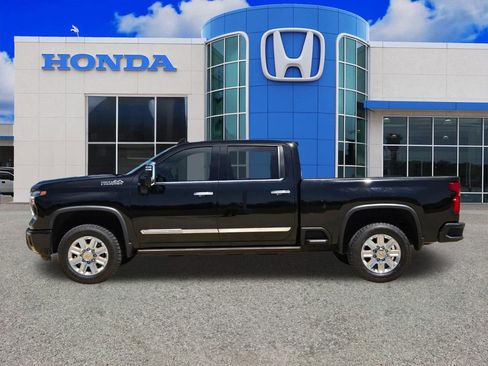 Used 2024 Chevrolet Silverado 2500 High Country w/ High Country Premium Package AWD/4WD image 6