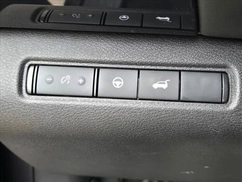 Used 2025 Nissan Pathfinder SV AWD/4WD image 14