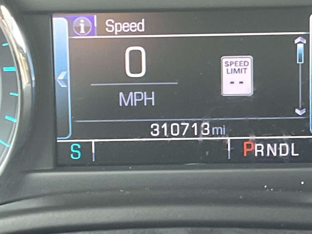 Used 2018 Chevrolet Suburban LT RWD image 39