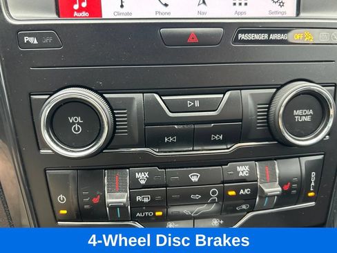 Used 2019 Ford Explorer XLT w/ Equipment Group 202A AWD/4WD image 16