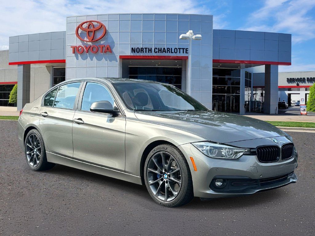 Used 2017 BMW 320i Sedan RWD image 2