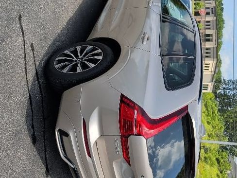 Used 2023 Volvo XC60 B5 Plus w/ Climate Package AWD/4WD image 18