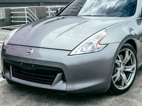 Used 2009 Nissan 370Z Touring RWD image 22