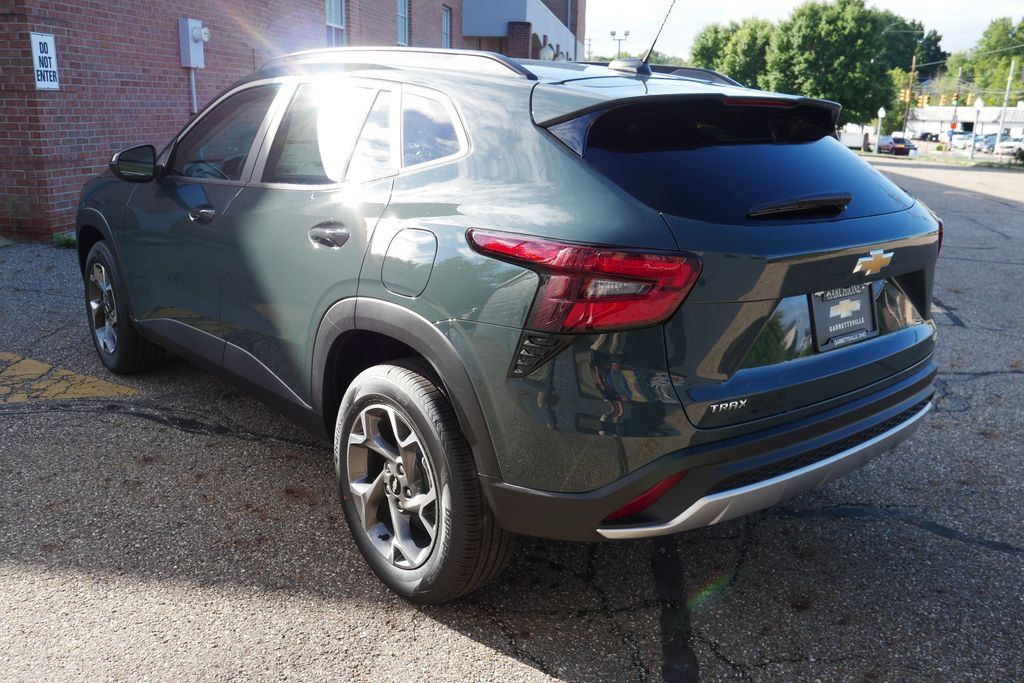 New 2026 Chevrolet Trax LT w/ LT Convenience Package FWD image 5