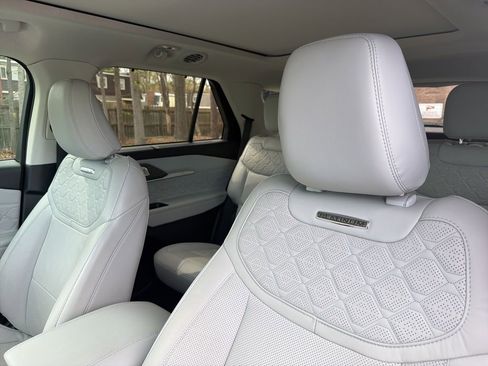 Used 2025 Ford Explorer Platinum w/ Ultimate Package AWD/4WD image 16