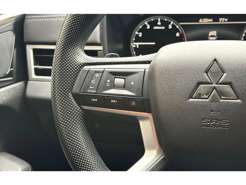 Used 2026 Mitsubishi Outlander ES FWD image 29