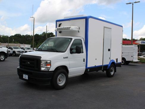 Used 2023 Ford E-350 and Econoline 350 Super Duty w/ Power Windows & Locks Group RWD image 11