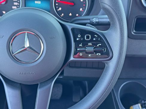 Used 2023 Mercedes-Benz Sprinter 2500 image 22