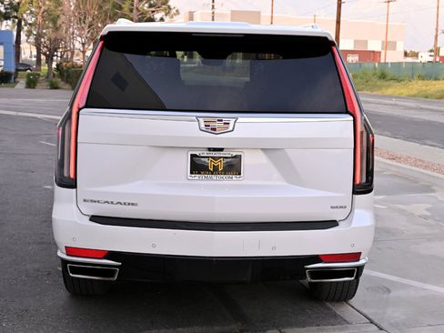 Used 2021 Cadillac Escalade Premium Luxury image 5