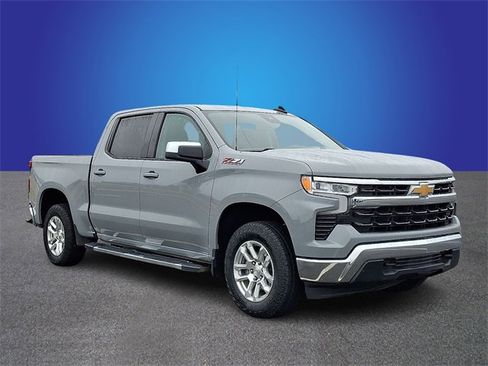 Used 2024 Chevrolet Silverado 1500 LT w/ Z71 Off-Road Package image 3