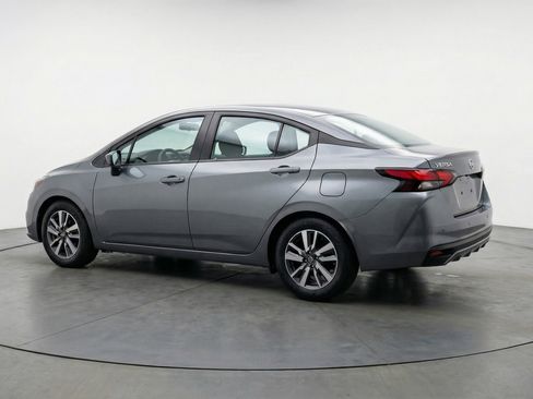 Used 2025 Nissan Versa SV image 6