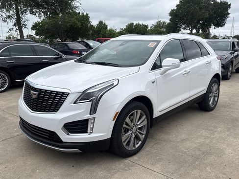 Used 2024 Cadillac XT5 Premium Luxury FWD image 2