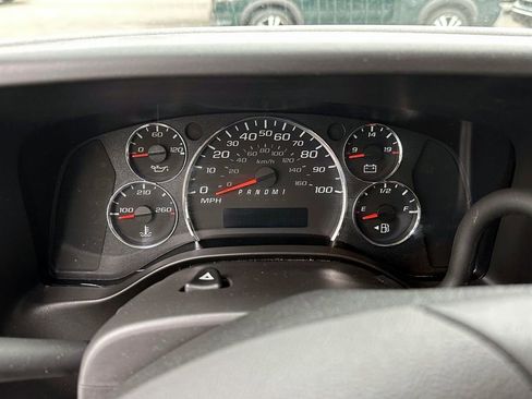 Used 2023 Chevrolet Express 2500 w/ Driver Convenience Package image 25
