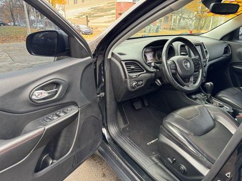 Used 2019 Jeep Cherokee Trailhawk w/ Cold Weather Group image 8