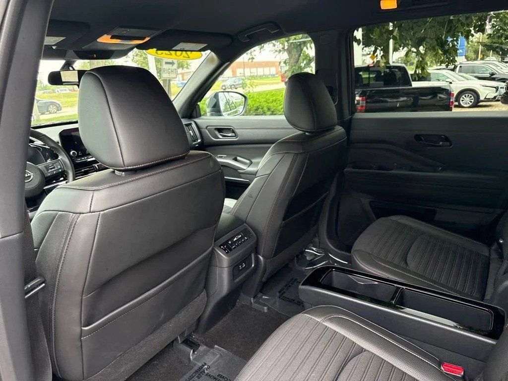 Used 2025 Nissan Pathfinder Rock Creek AWD/4WD image 15