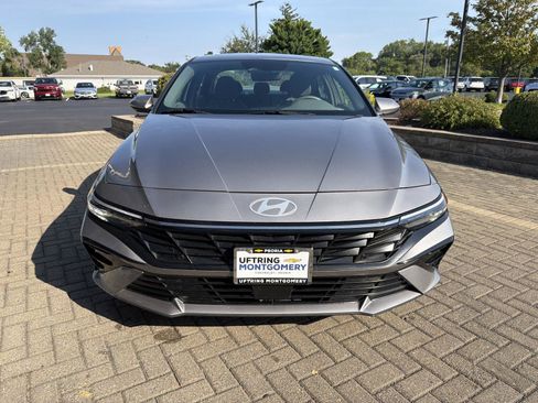 Used 2025 Hyundai Elantra SEL FWD image 8