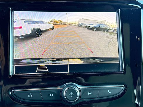 Used 2023 Chevrolet Traverse LS image 32