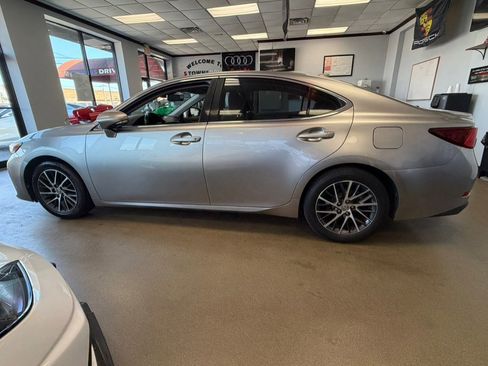 Used 2016 Lexus ES 350 w/ Luxury Package w/Wood Trim FWD image 6