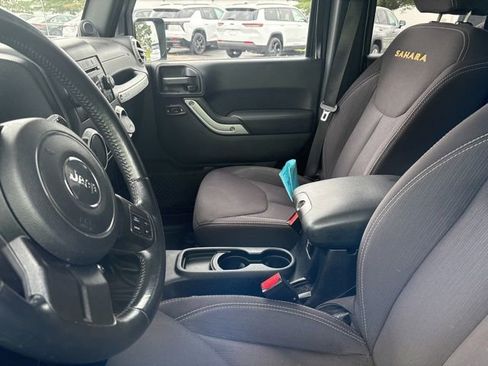 Used 2014 Jeep Wrangler Unlimited Sahara w/ Connectivity Group AWD/4WD image 11