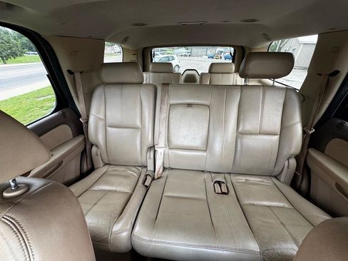 Used 2007 GMC Yukon SLT w/ SLT Preferred Equipment Group AWD/4WD image 12