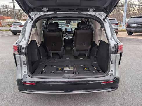 Used 2024 Toyota Sienna Platinum image 14