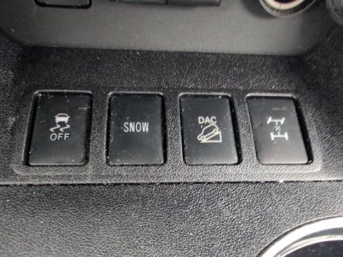 Used 2019 Toyota Highlander SE AWD/4WD image 27