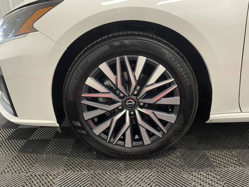 Used 2025 Nissan Altima 2.5 SV FWD image 10