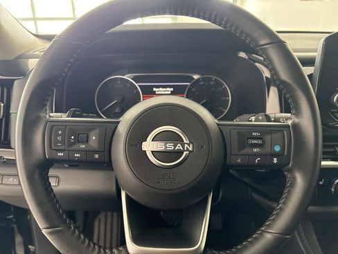 Used 2025 Nissan Pathfinder SV image 12