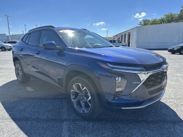 Used 2024 Chevrolet Trax LT w/ Driver Confidence Package FWD image 18