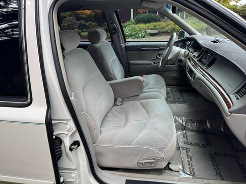 Used 1996 Lincoln Town Car Signature image 12