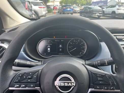 Used 2025 Nissan Versa SV FWD image 25
