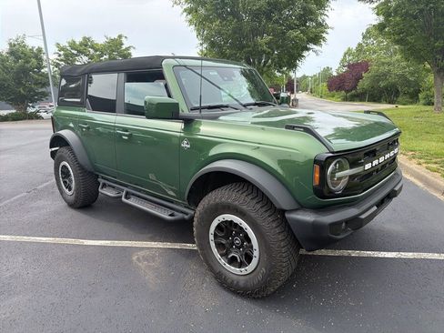 Used 2023 Ford Bronco Outer Banks w/ Sasquatch Package AWD/4WD image 1