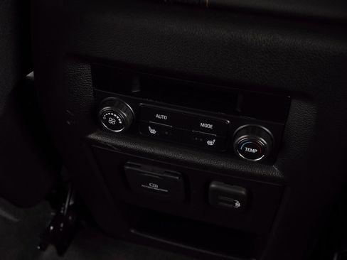 Used 2020 Chevrolet Traverse Premier image 24