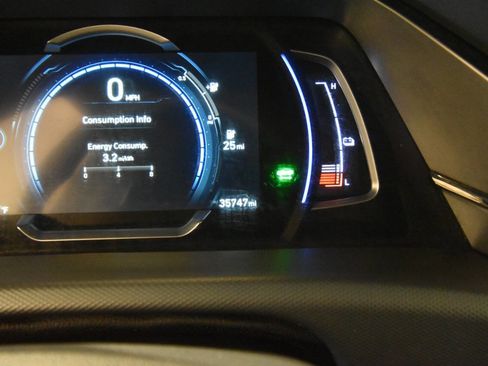 Used 2020 Hyundai Ioniq SE image 28