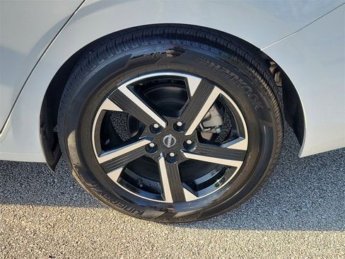 Used 2025 Nissan Sentra SV image 5