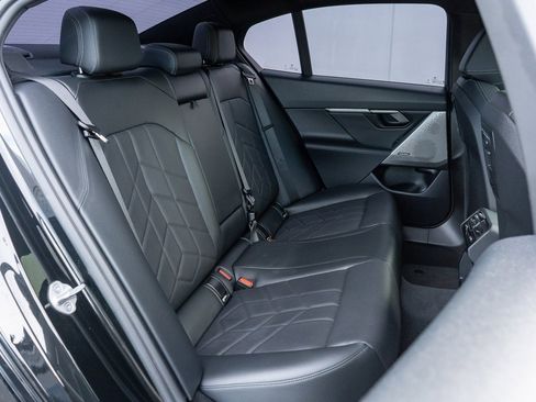 Used 2024 BMW 530i xDrive w/ M Sport Package image 21