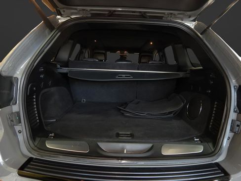 Used 2020 Jeep Grand Cherokee SRT image 6