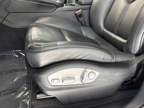 Used 2023 Porsche Macan AWD/4WD image 15