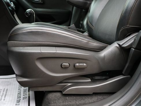 Used 2018 Chevrolet Trax LT w/ LT Convenience Package FWD image 20