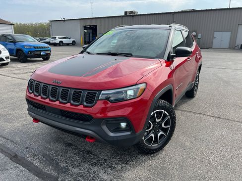 Used 2025 Jeep Compass Trailhawk w/ Trailhawk Elite Group AWD/4WD image 1