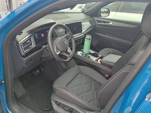 Used 2025 Volkswagen Atlas Cross Sport SE FWD image 13