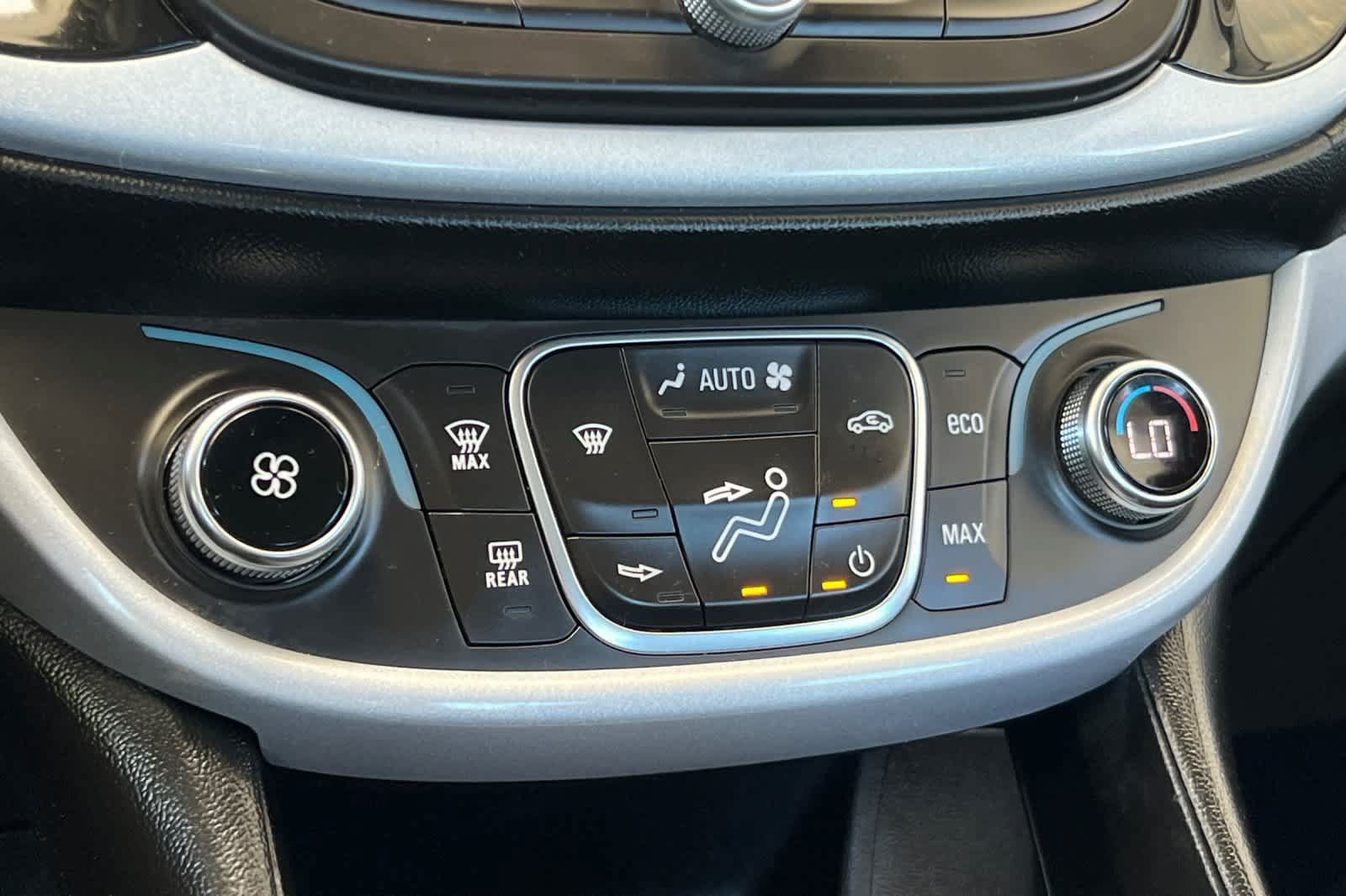 Used 2018 Chevrolet Volt LT FWD image 21