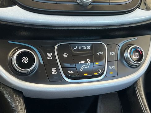 Used 2018 Chevrolet Volt LT FWD image 21