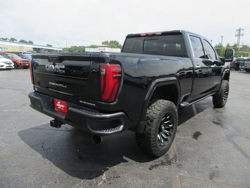 Used 2024 GMC Sierra 2500 Denali Ultimate AWD/4WD image 5